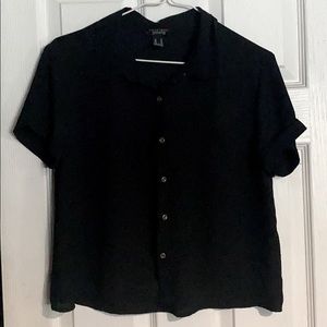 Short button-up tee top with collar— SUPER CUTE—